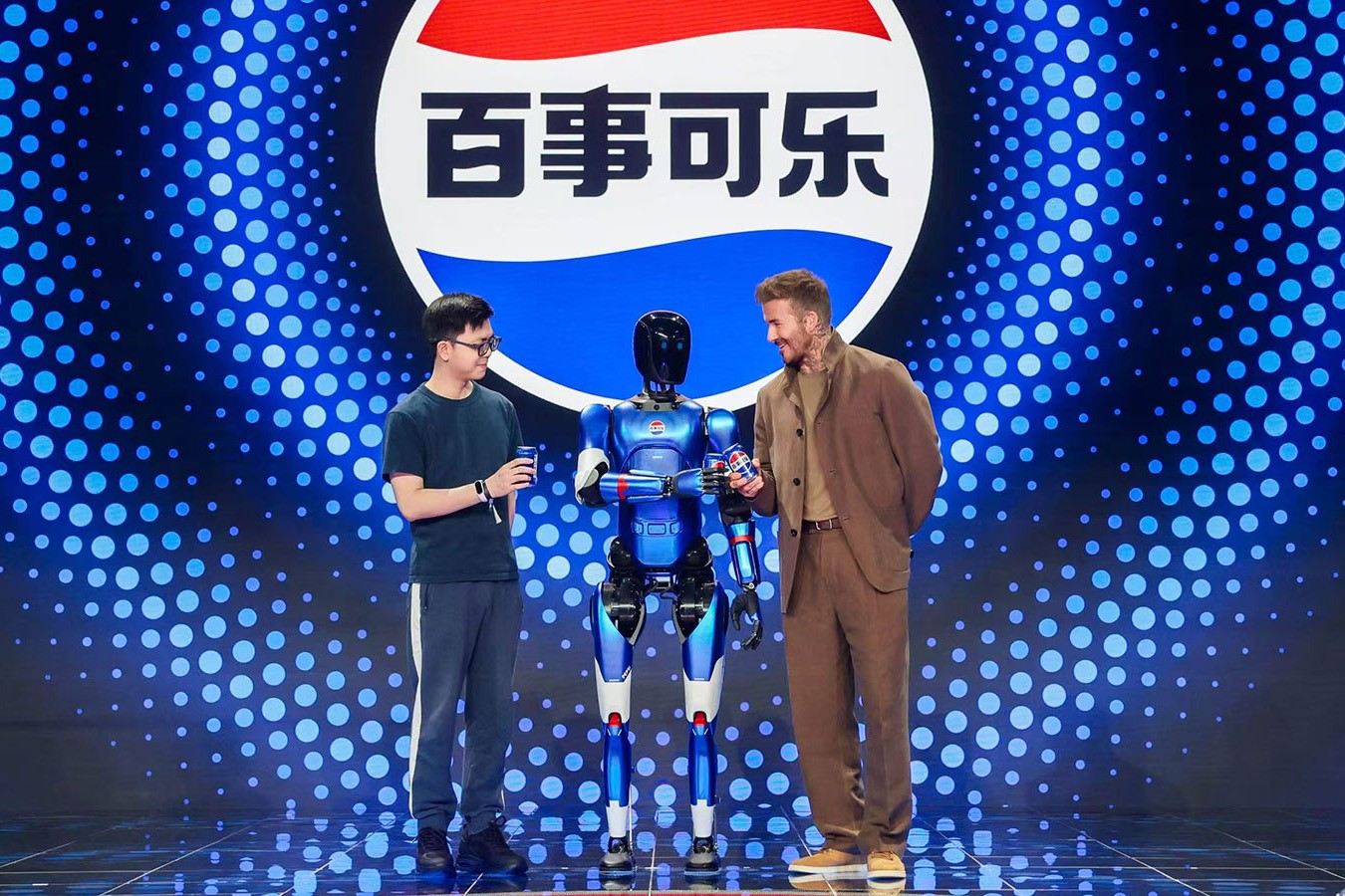 开云电竞机器人携手百事中国共创“百事蓝宝” 共燃渴望新章