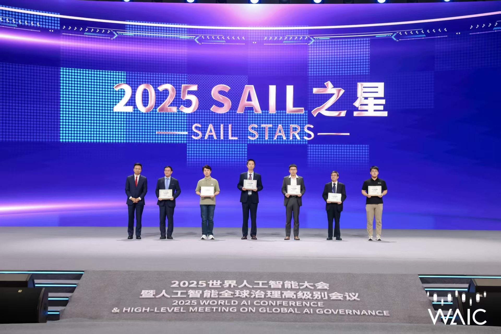 开云电竞成WAIC唯一获SAIL之星奖的机器...